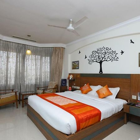 Oyo 1081 Hotel Sindhu International Tirupati Zewnętrze zdjęcie