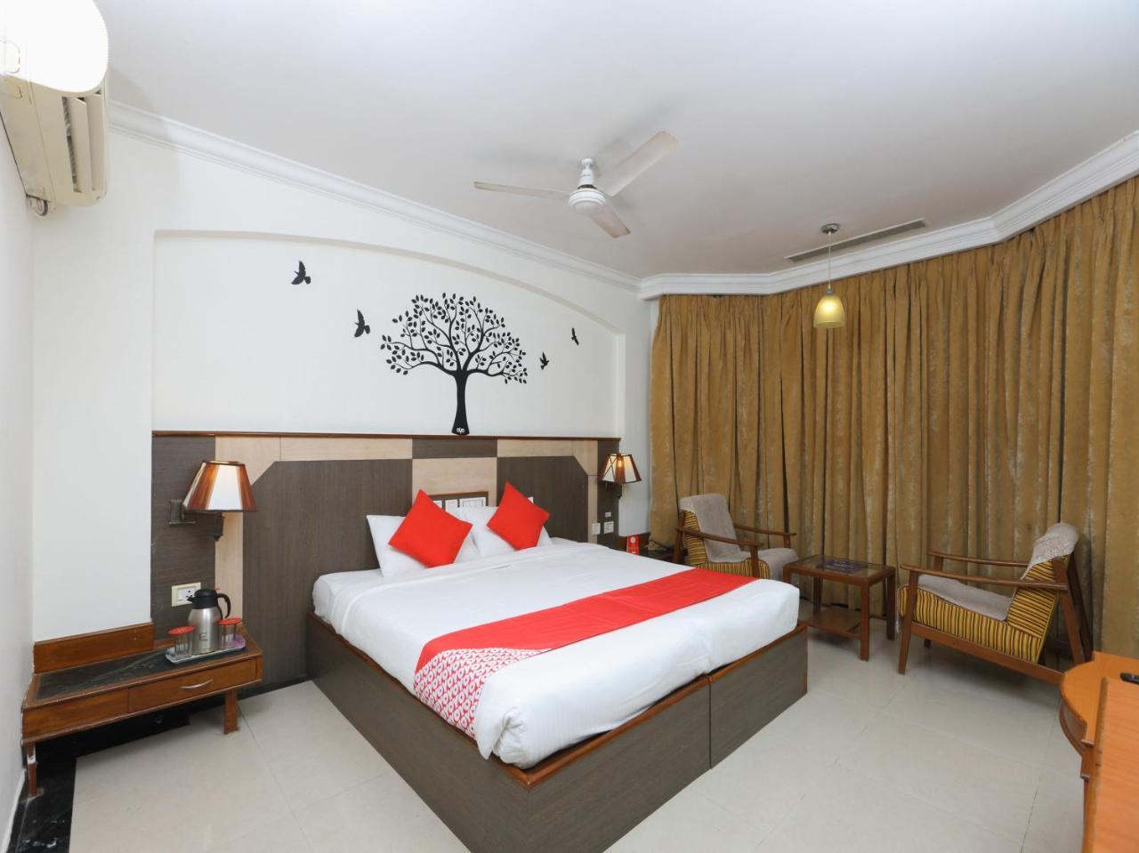 Oyo 1081 Hotel Sindhu International Tirupati Zewnętrze zdjęcie
