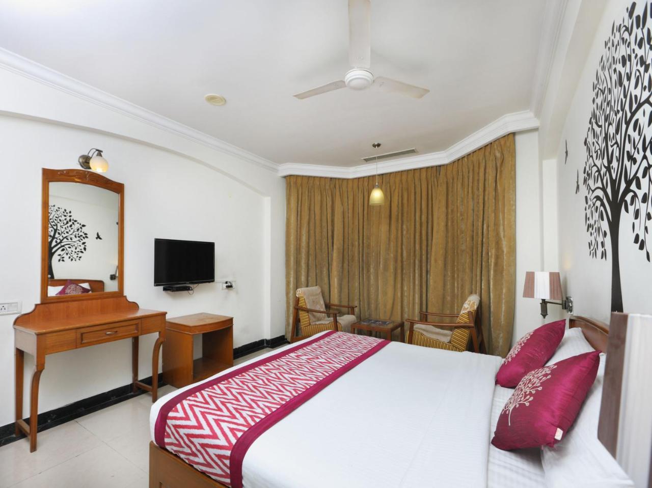 Oyo 1081 Hotel Sindhu International Tirupati Zewnętrze zdjęcie