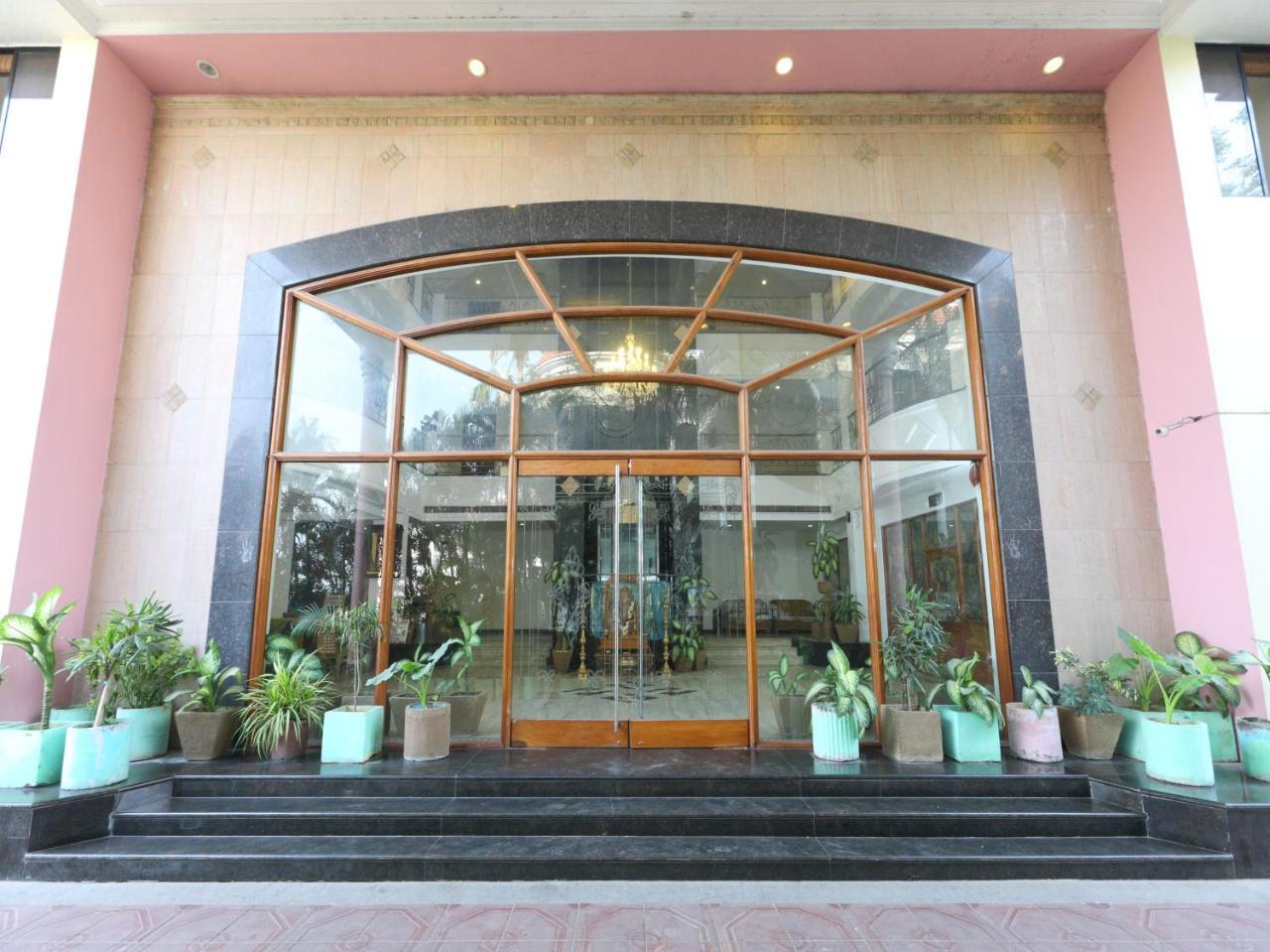 Oyo 1081 Hotel Sindhu International Tirupati Zewnętrze zdjęcie