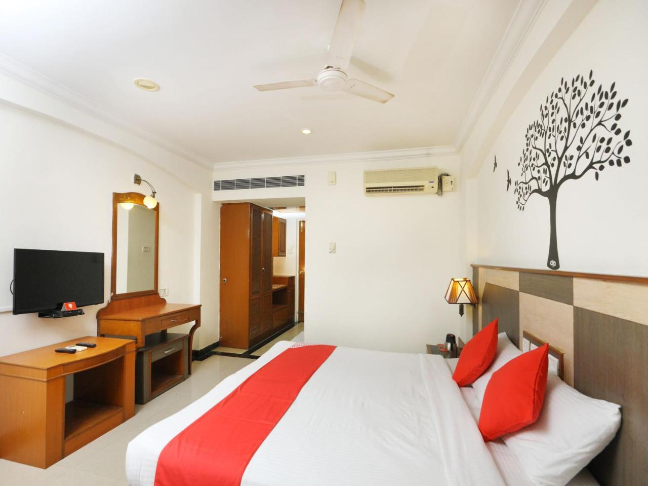 Oyo 1081 Hotel Sindhu International Tirupati Zewnętrze zdjęcie
