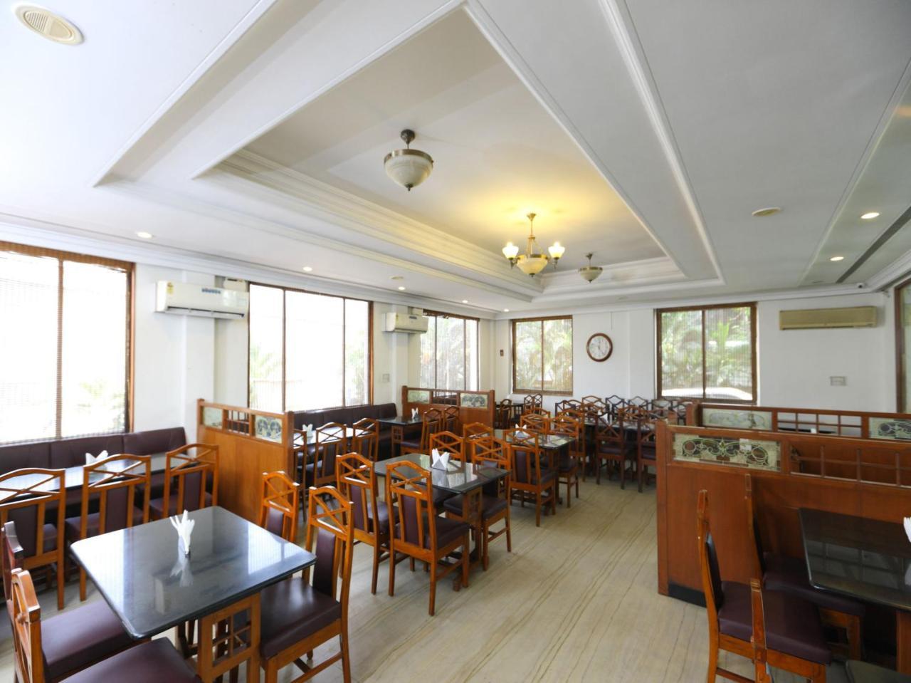 Oyo 1081 Hotel Sindhu International Tirupati Zewnętrze zdjęcie