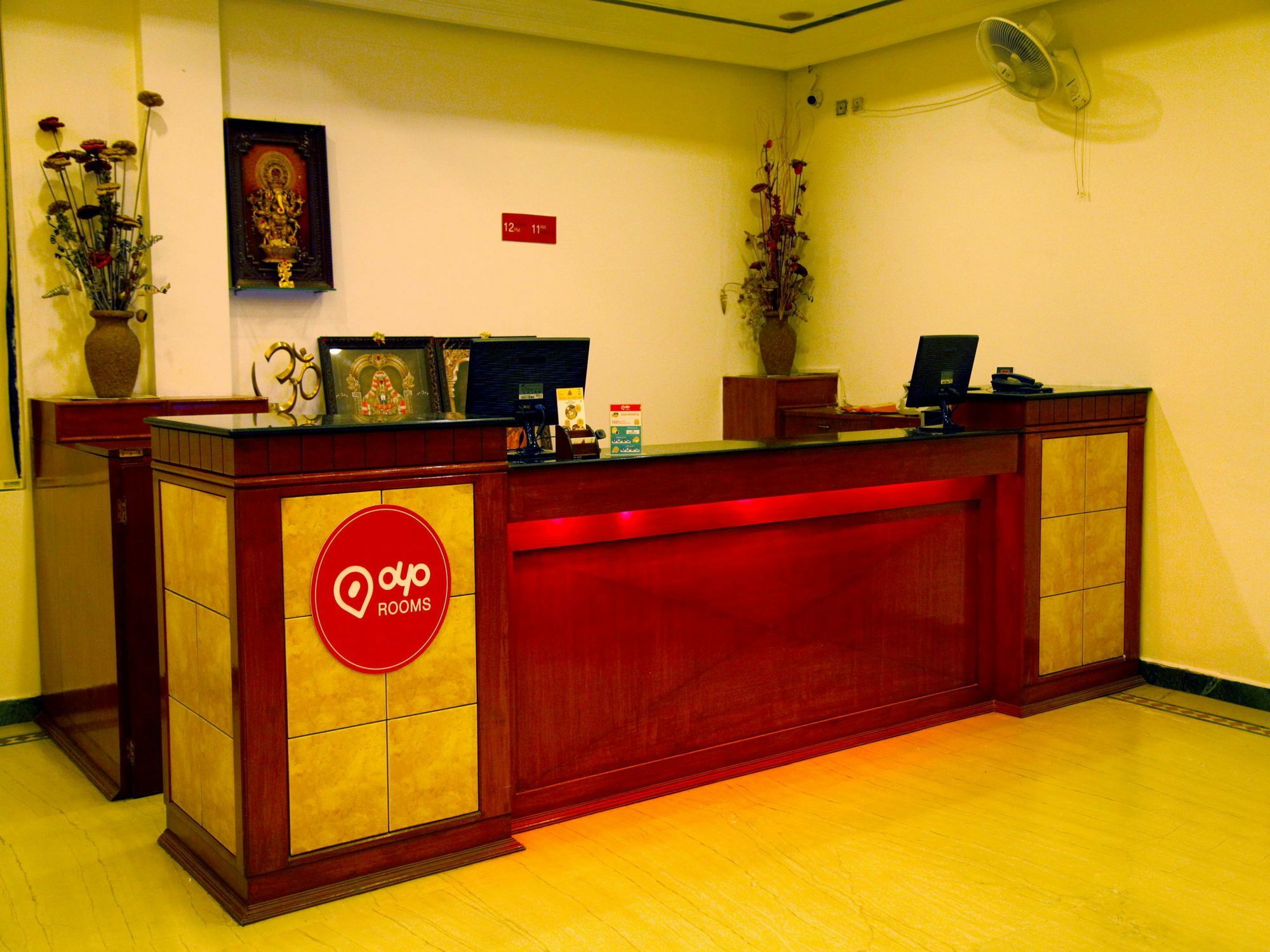 Oyo 1081 Hotel Sindhu International Tirupati Zewnętrze zdjęcie